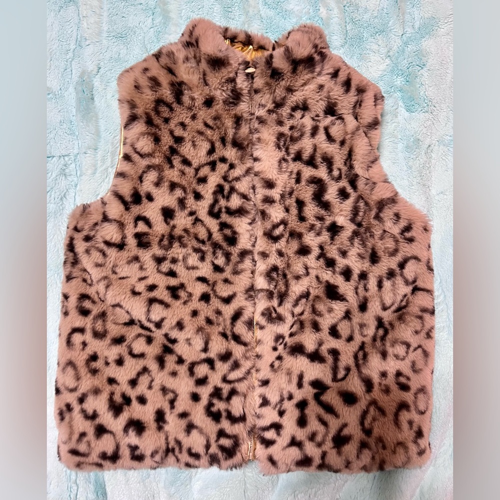 Irreversible brown/tan fur & metallic gold puffervest! So cute with jeans/boots!